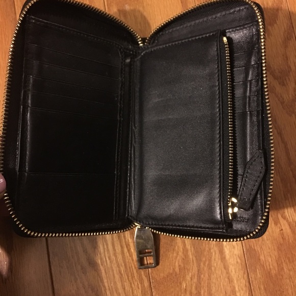 Authentic Burberry Wallet. Great condition - Picture 2 of 6